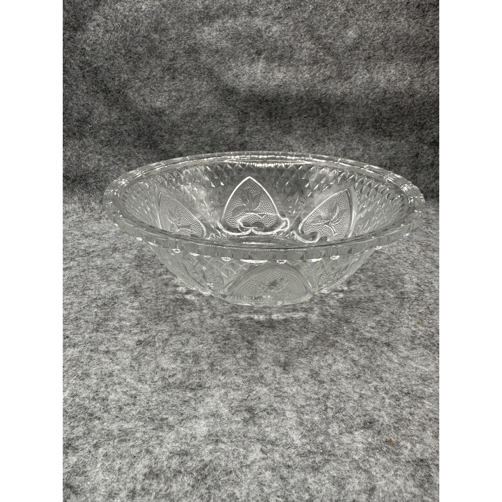 Vintage Clear Pressed Glass Heart Fleur De Lis Scalloped Beaded Edge 7 Inch Bowl